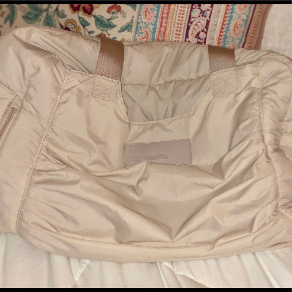 Lightweight soft gym bag duffle